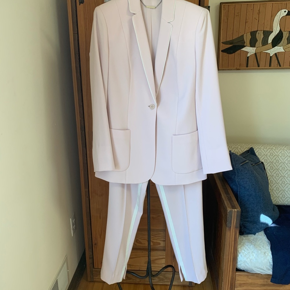 Elie Tahari Classic power suit with sporty flair!!